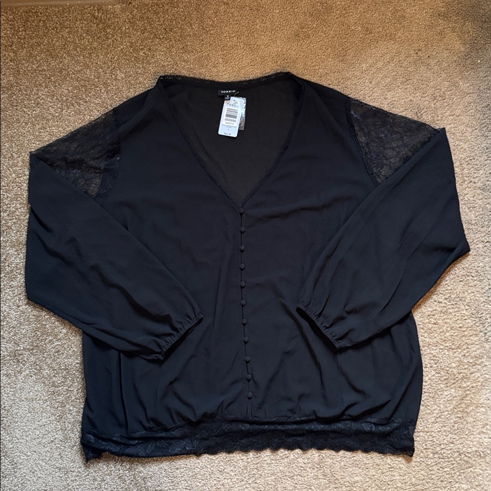 NWT Torrid Long Sleeve Shoulder Lace Shirt Size 3 22-24